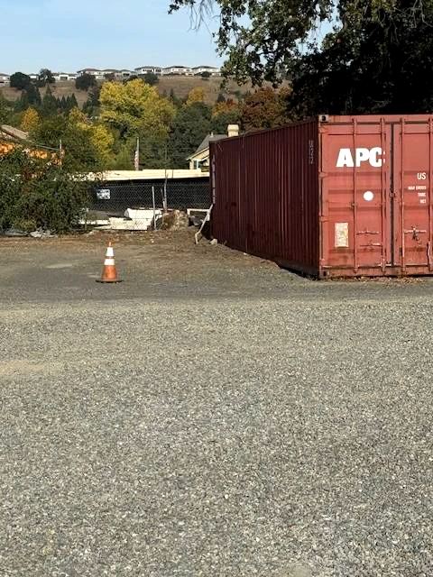 Ground-level container spot, easy access
